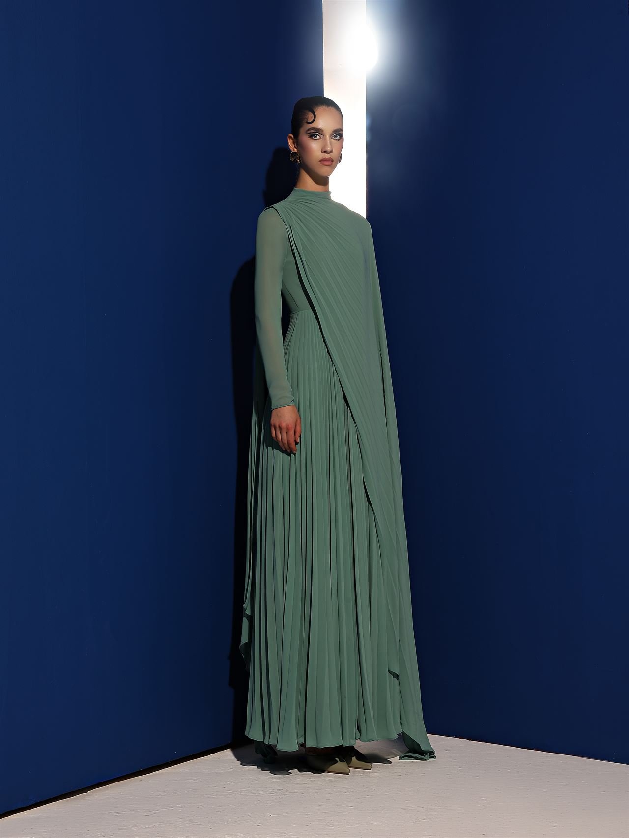 REVERIE 4 REVERIE - Image 4