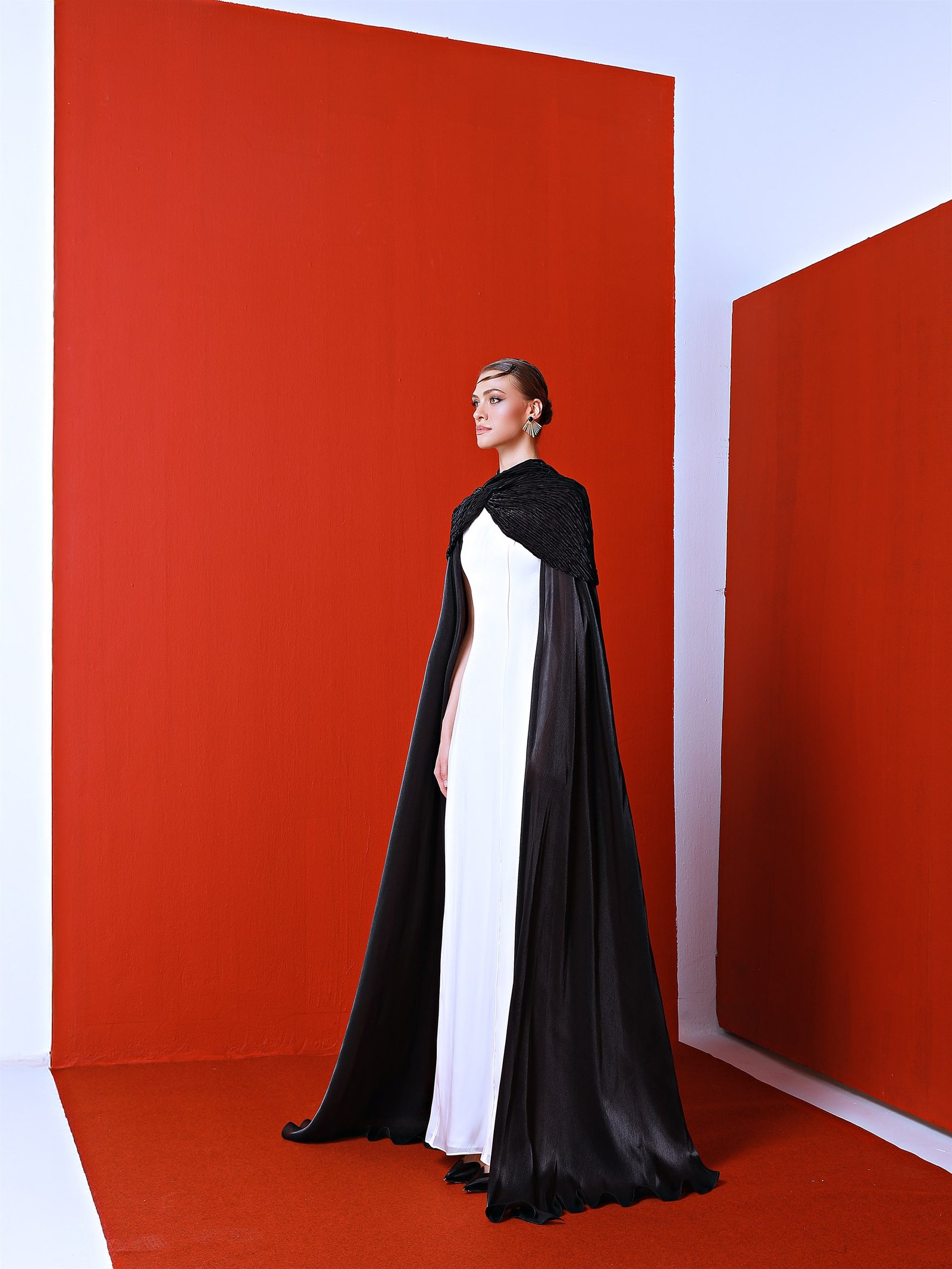 OPULENT HAZE-WHITE AND BLACK 1 OPULENT HAZE-WHITE AND BLACK